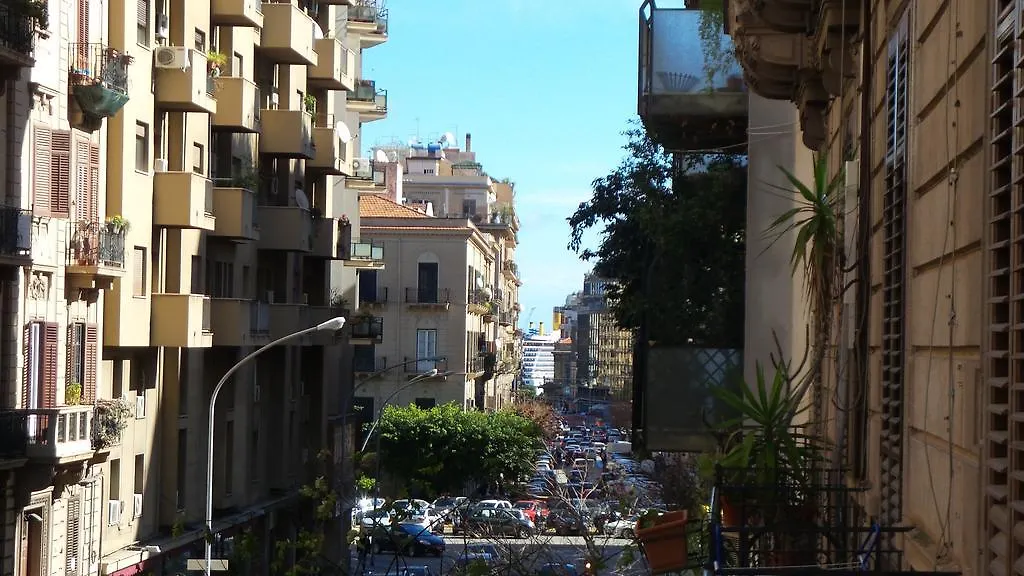 Alojamento de Acomodação e Pequeno-almoço B&B Essenze Palermo